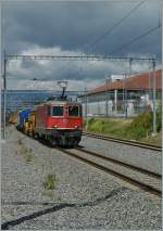 SBB Re 4/4 II 11179 mit einem Dienstzug bei Prilly-Malley.