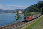 Die SBB Re 4/4 II 11286 (Re 420 286-7) ist mit einem Güterzug kurz vor Villeneuve ins Wallis unterwegs.