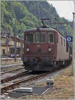 Geschoben wird der Autotunnel Zug von der BLS Re 4/4 195. Das Bild zeigt die Lok bei der Einfahrt mit ihrem Zug auf Gleis 5 in Iselle di Trasquera. 

17. August 2024