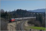 In Palézieux zweigt die Strecke ins Broyetal nach Payerne von der Hauptstrecke Lausanne - Bern ab.
Im Bild eine Re 460 mit ihrem IR von Genève nach Luzern.
26. März 2016
