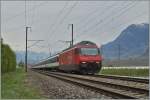 Re 460 082- mit eine IR nach Brig auf der langen schnurgeraden Strecke im Rohental bei Ardon.