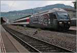 Die edle SBB Re 460 076-3 mit einem IR in Vevey.