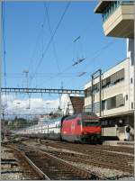 Die Re 460 038-3 erreicht mit ihrem IC Genve - St.Gallen Lausanne.