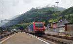  Il San Gottardo  heisst hier in Airolo das wolkenverhangene Gebirge im Hintergrund, welches die beiden Re 474 012 und 013 gerade durch den Gotthardtunnel unterfahren haben.