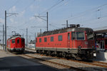 OeBB/SBB: Kehrichtzug mit Re 4/4 I 10009 (ehemals SBB) und Re 6/6 11624  ROTHRIST  in Oensingen am 11.