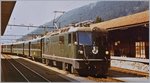 Die RhB Ge 4/4 II 614 macht sich mit dem Schnellzug 40 nach Landquart an Gleis 1 in Davos Platz bereit.