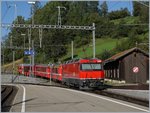 Bei den vielen Werbeloks ist es schon fast selten ein  normale  Ge 4/4 III ablichten zu können...
Hier verlässt der Regionalzug 1812 nach Davos Platz den Bahnhof Filisur.
12. Sept. 2016