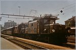 Ge 6/6 I 411 mit Ge 6/6  I 403 und einem Nahgüterzug im Schlepp kurz vor der Abfahrt i Chur.
20. August 1984