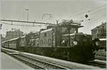 Die RhB Ge 6/6 411 und 405 warten mit einem Gmp in Chur auf die Abfahrt Richtung Landquart.