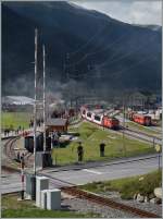 Ein Glacier Express verlässt Oberwald Richtung Osten, während der Feierlichkeiten zu 100 Jahre Brig - Gletsch. 
16. Aug. 2014