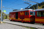 Die tpc BVB HGe 4/4 32 „Villars“ hat am 10 September 2023, mit einem Personenzug/Pendelzug (Personenwagen tpc BVB B 51 und Steuerwagen tpc BVB Bt 54), den Haltepunkt Bouquetins auf 1.758 m