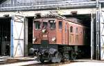 Geführte Besichtigung im Depot Olten Ae 3/6 II Nr.10 439. Die Lok wurde zum Fotografieren aus dem Schuppen gefahren, am 15.08.1980.