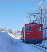 Im Schatten zwischen Rigi Staffel und Staffelhhe zeigt sich die  Gterlok  He 2/2 N 18.