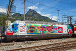   Die SBB Re 460 099-5 „ Bodensee , Werbelok für die Mobiliar und Gottardo 2016,  am 20.06.2016 im Bahnhof Brig.