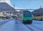 Die SBB Re 460 010  Swiss Tainable  ist in Airolo mit ihrem IC 2 10874 auf dem Weg von Lugano nach Zürich HB. 21. Januar 2025
