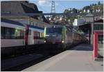 Die BLS Re 475 404 mit dem AKE Rheingold 5951 auf der Fahrt von Basel nach Domodossola bei der Ankunft in Montreux.