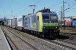 BLS 485 010 ist am 30 April 2026 mit ein Cabooter-KLV südwärts unterwegs und durchfahrt Neuwied.