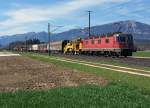 SBB: Re 6/6 11623  RUPPERSWIL   mit gemischter Güterlast am Haken bei Deitingen am 7.