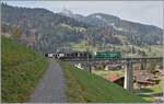 Kurz nach Gstaad fährt die MOB Ge 4/4 8004  Swisstainable  mit ihrem GoldenPass Express auf der Fahrt von Interlaken nach Montreux über den Grubenbach Viadukt.
13. Oktober 2024 Kurz nach Gstaad fährt die MOB Ge 4/4 8004  Swisstainable  mit ihrem GoldenPass Express auf der Fahrt von Interlaken nach Montreux über den Grubenbach Viadukt.
13. Oktober 2024