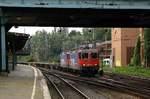 Ein starkes Doppel...SBBC 4421 393-0(R1/Be/13.09.11) und 4421 396-3(R1/Be/20.05.10) mit ewig langem Containertragwagen-Zug auf dem Weg in den Hamburger Hafen.