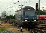 BLS Re 465 013-1  Stockhorn  rangiert sich hier in den Abstellbereich im Bhf Basel Bad. 01.06.2012