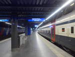 (215'900) - Der Bahnhof Z�rich-Flughafen um 12.15 Uhr mittags am 6.