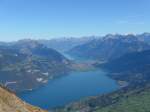 (155'847) - Aussicht vom Niesen auf den Thuner- und Brienzersee am 19.