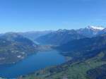 (155'848) - Aussicht vom Niesen auf den Thuner- und Brienzersee am 19.