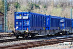 4-achsiger Drehgestell-Containertragwagen der Gattung Sgmnss, 33 85 4578 045-8 CH-HUPAC, der HUPAC AG, beladen mit 2 Stück 30 Fuß Spezialcontainer, am 24.03.2021 im Zugverband bei der