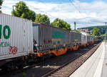 Sechsachsiger Drehgestell-Gelenk-Containertragwageneinheit 90´, 33 85 4962 189-8 CH-WASCO der Gattung Sggmrss 90`der Wascosa AG (Luzern) am 02.