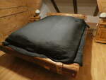 (243'579) - Bett aus Altholz am 8.