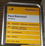 (284'740) - PostAuto-Haltestellenschild - Aarberg, Post/Bahnhof - am 7. Februar 2026