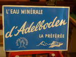 (214'514) - Schild  L'eau min�rale d'Adelboden la pr�f�r�e  am 19. Februar 2020 im Heimatmuseum Adelboden