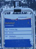 (270'321) - GrindelwaldBus-Haltestellenschild - Grindelwald, Bahnhof - am 29.