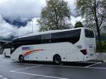 (263'275) - Aus Italien: Rivierabus, Imperia - Nr. 13/FV-402 DF - Setra am 1. Juni 2024 beim Bahnhof Interlaken Ost