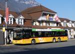 (272'248) - PostAuto Bern - BE 718'991/PID 10'526 - MAN am 18. Februar 2025 beim Bahnhof Interlaken Ost