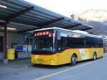 (272'613) - Flck, Brienz - Nr. 26/BE 868'726/PID 11'668 - Iveco am 2. Mrz 2025 in Meiringen, Postautostation