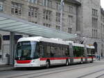 (262'775) - St. Gallerbus, St. Gallen - Nr. 131 - Hess/Hess Doppelgelenktrolleybus am 24. Mai 2024 beim Bahnhof St. Gallen