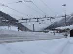 (148'793) - Viel Schnee beim Bahnhof von Airolo am 9.
