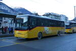 (284'140) - PostAuto Wallis - VS 705/PID 11'910 - Iveco am 15. Januar 2026 beim Bahnhof Brig