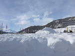 (188'114) - Viel Schnee und Fahnen am 3.