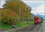 Am zweitletzten SAison-Wochenende der Blonay-Chamby Bahn zeigt sich der RhB ABe 4/4 I 35 in Blonay in einer herbstlich bunten Umgebung.