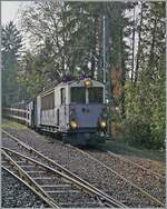  La DER de la Saison!  (Saisonabschlussfeier der Blonay-Chamby Bahn 2024) - Der als LLB ABFe 2/4 N° 10 angeschriebene BCFeh 4/4 der Blonay-Chamby Bahn ist mit seiner stilreinen LLB Garnitur bestehend aus den Wagen LLB AB4 N° 22 (1915) und einem gedeckten LLB Güterwagen K (1915) auf dem Weg von Chaulin nach Blonay und verlässt Chaulin

27. Oktober 2024