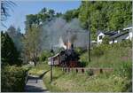 Die SEG G 2x 2/2 105 der Blonay Chamby Bahn dampft kurz nach der Abfahrt in Blonay die starke Steigung in Richtung Chamby hinauf. 

18. Mai 2025