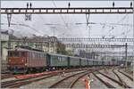 Am Schluss der stattlichen  Train Chase  der L'Association 141R568 hilft zu meiner Freude die BLS Ae 4/4 251; hier bei der Abfahrt in Lausanne.
