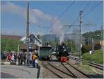 Die Blonay-Chamby Bahn Saison ist eröffnet! Und gleich der erste Zug fuhr (abweichend vom Plan) bereits mit Dampf, was wohl auf den starken Andrang zurückzuführen ist.