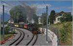 Und weiter geht die Fahrt: die beiden Blonay-Chamby Dampflok G 2x 2/2 105 und HG 3/4 N° 3 verlassen mit ihrem Extrazug Vevey - Chaulin den Bahnhof von St-Légier Gare.