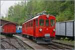Der letztes Jahr hervorragend revidierte Bernina Bahn Rhb ABe 4/4 I 35 der Blonay Chamby Bahn übernimmt zum Saisonauftakt am 3. Mai 2025 den Einsatz der eklektisch geführten Züge (bis auf den letzten Zug am Abend). Im Bild der in Chamby von Blonay angekommene ABe 4/4 I 35, der kurz darauf nach Blonay zurück fahren wird. 

3. Mai 2025