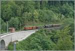 Festival Suisse de la vapeur (Schweizer Dampffestival 2025) - die herrliche RhB Bernina Bahn Ge 4/4 81 der Blonay Chamby Bahn ist bei Vers chez Robert mit einem Zug auf dem Weg nach Blonay und erreicht den Baye de Clarens Viadukt. Durch die bei der Sanierung des Baye de Clarens Viaduktes wurde in diesem Bereich kräftig gerodet, so dass bis zur Aufforstung Bilder von dieser Stelle möglich sein werden.


8. Juni 2025