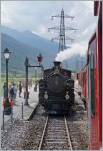 Bei der Ankunft in Oberwald mit dem Personenzug 241 zeigt sich mir die DFB HG 3/4 N° 9 welche ihrem Dampfzug 154 auf die Abfahrt wartet.